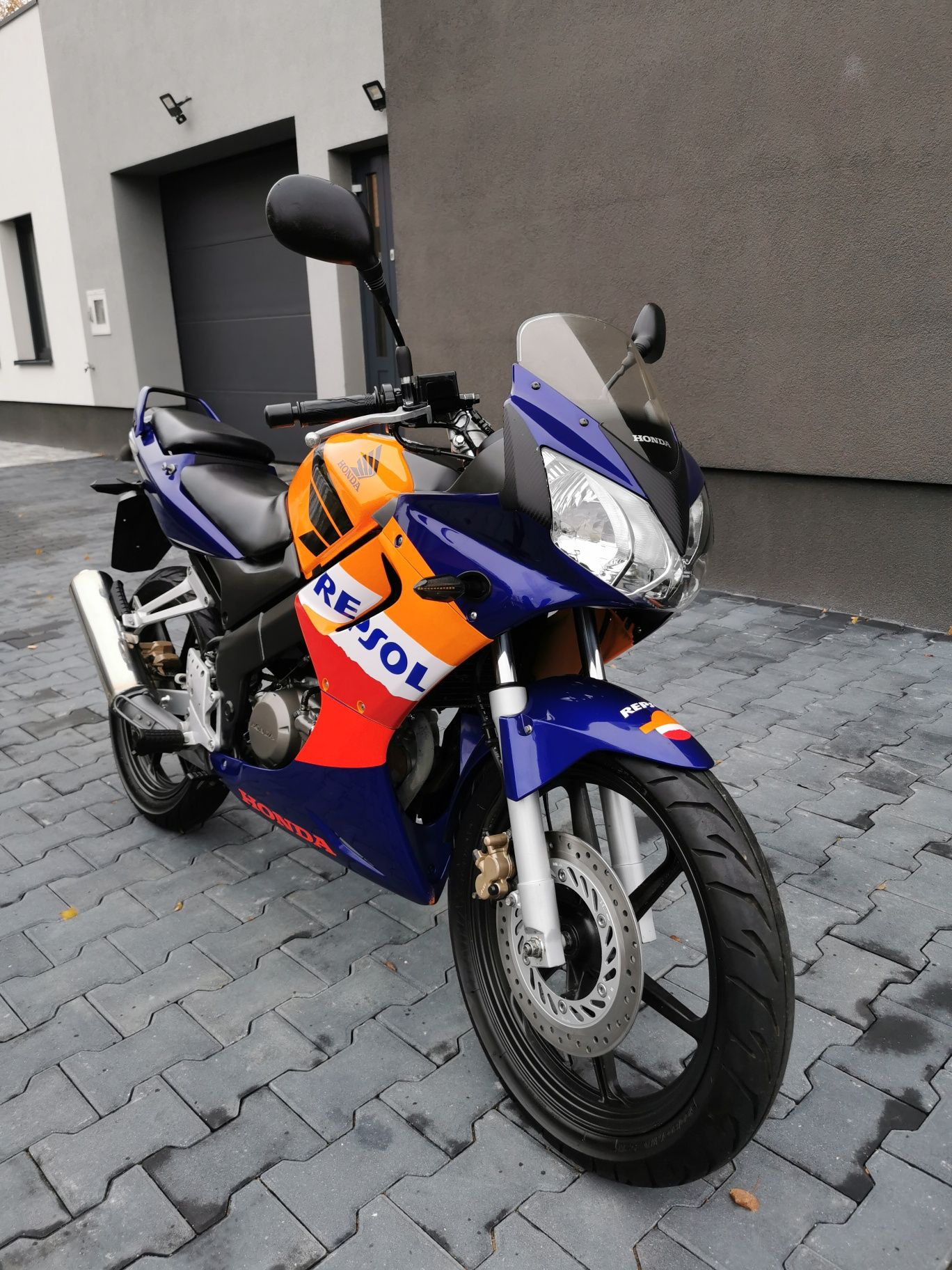 Honda CBR 125 Repsol Raty, Transport