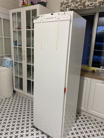 Холодильник вбудований Liebherr