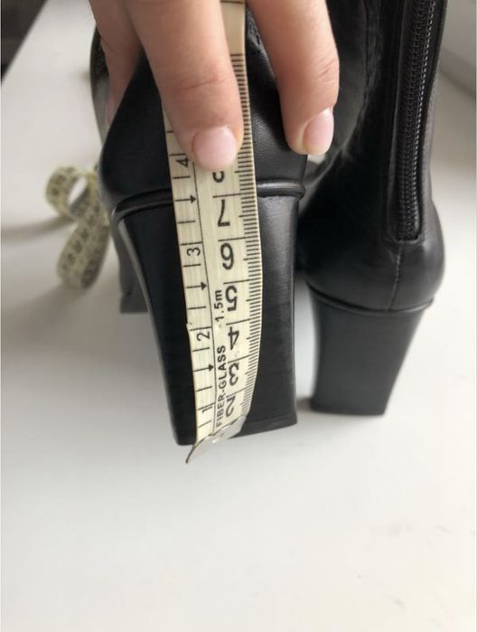 Чоботи шкіряні на підборах