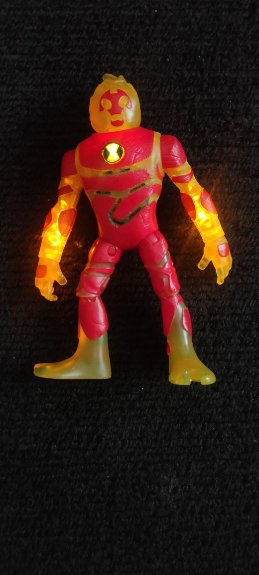 Brinquedo figura ben 10 Heatblast