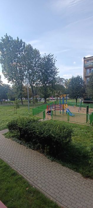 Wynajmę mieszkanie w Łomży przy ul. Polowej, dwa pokoje, w centrum.
