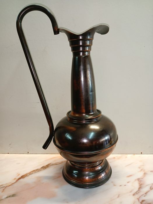 Belíssimo jarro em latão polido "LATARY M DE CAMBRA PORTUGAL" medidas: