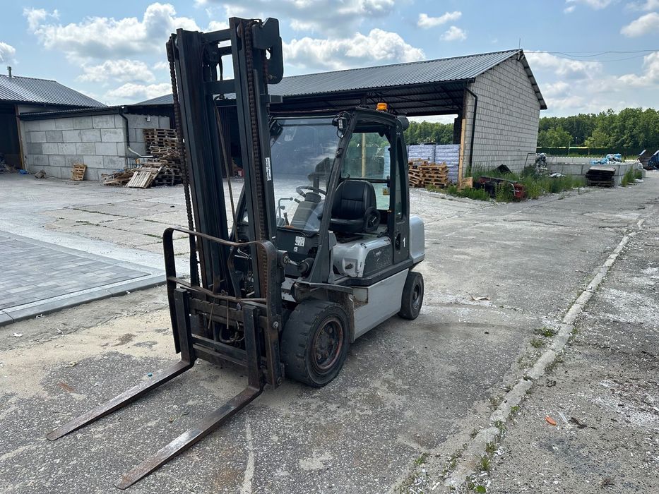 Nissan FGD02A300  Nissan wózek widłowy 2007 r udźwig 3 t Diesel