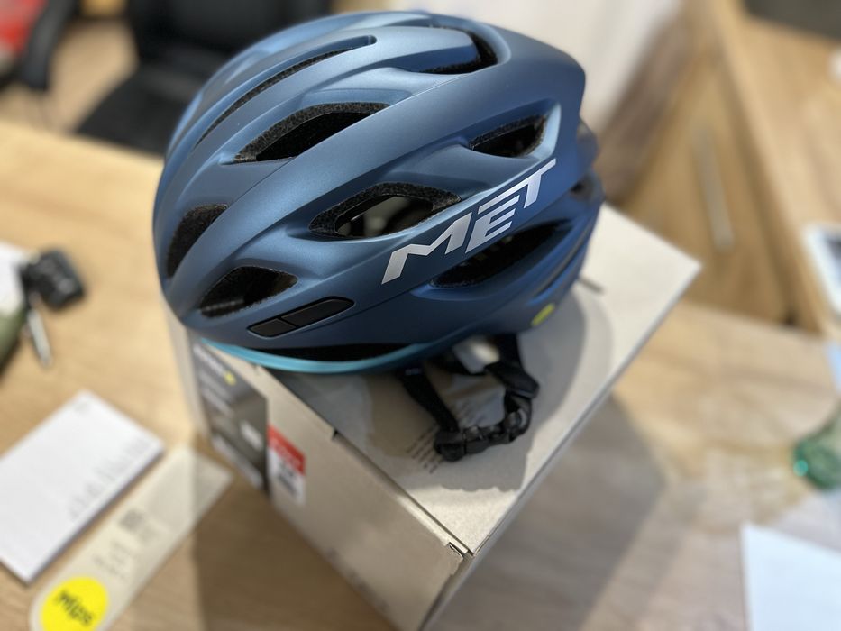 Велосипедний шолом Met Estro