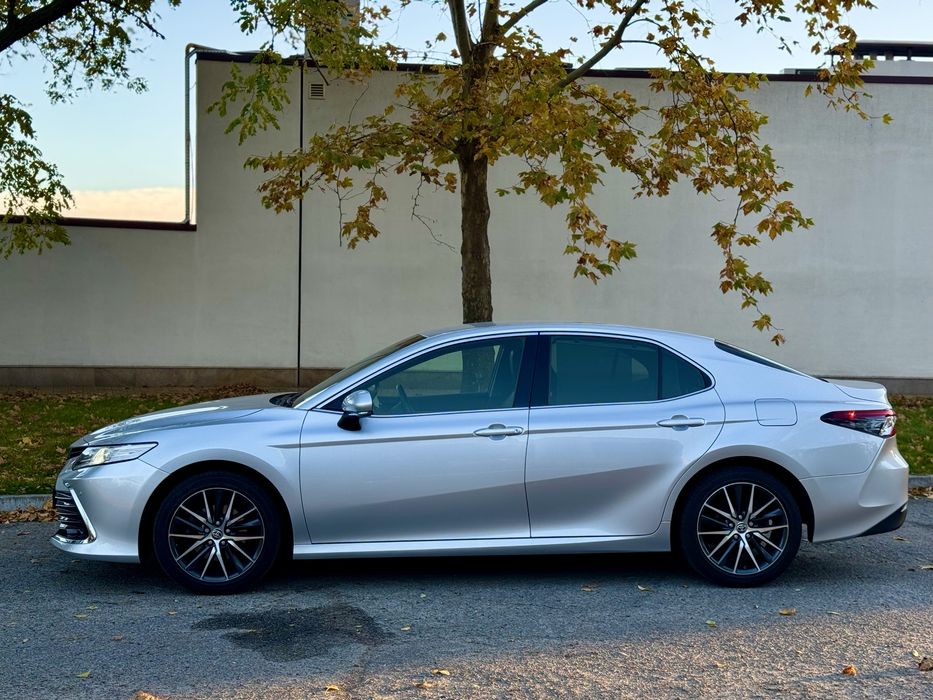 Продам офіційну максимальну рестайлінгову Toyota Camry Premium 2021