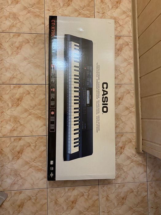 Продам синтезатор