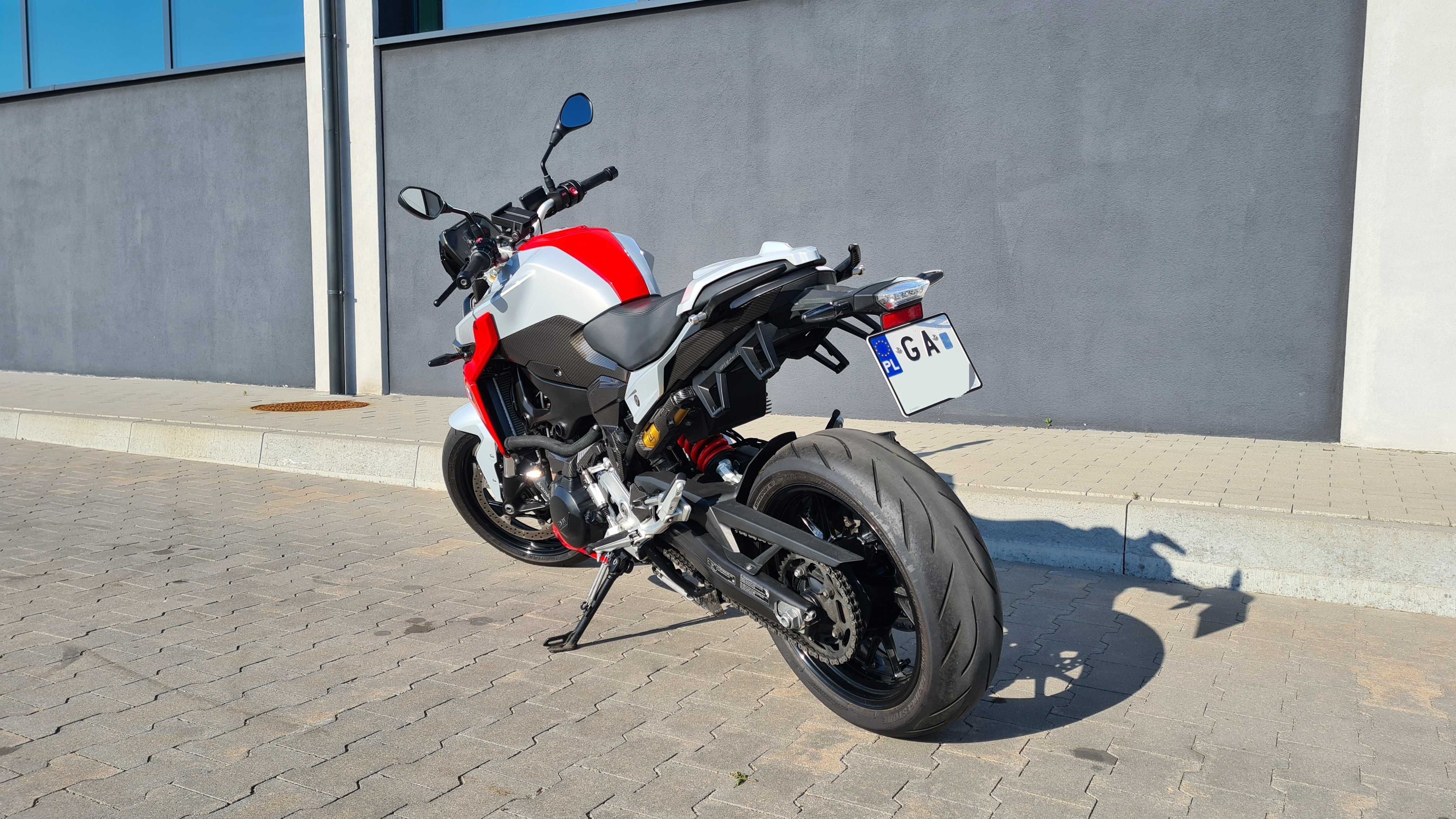 BMW F900R 2020r Carbon Dynamic ESA kufry