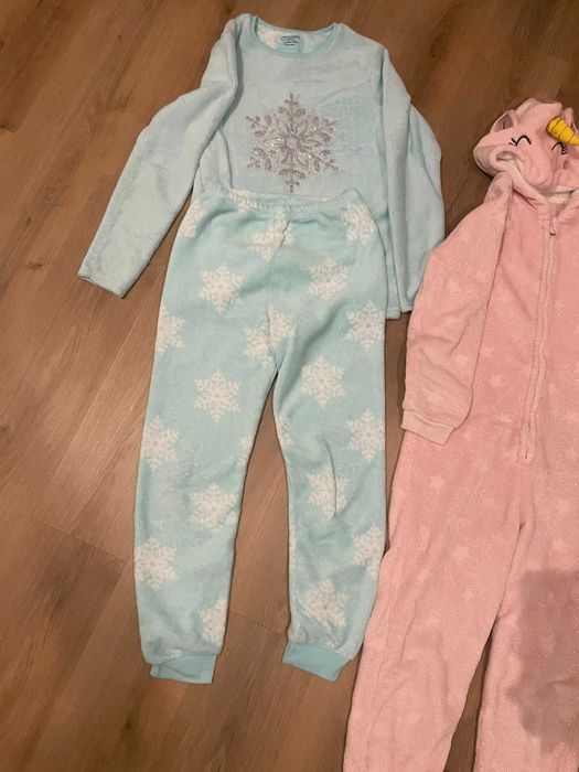 Dwie ciepłe piżamy