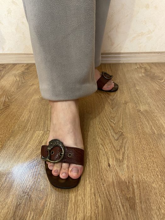 Оригінальні шкіряні шльопанці-мюлі Miu Miu 41 розміру