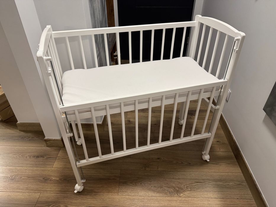 Łóżeczko na kółkach | Dostawka 40 x 90 cm | KOŁA MATERAC | 90x40 Białe