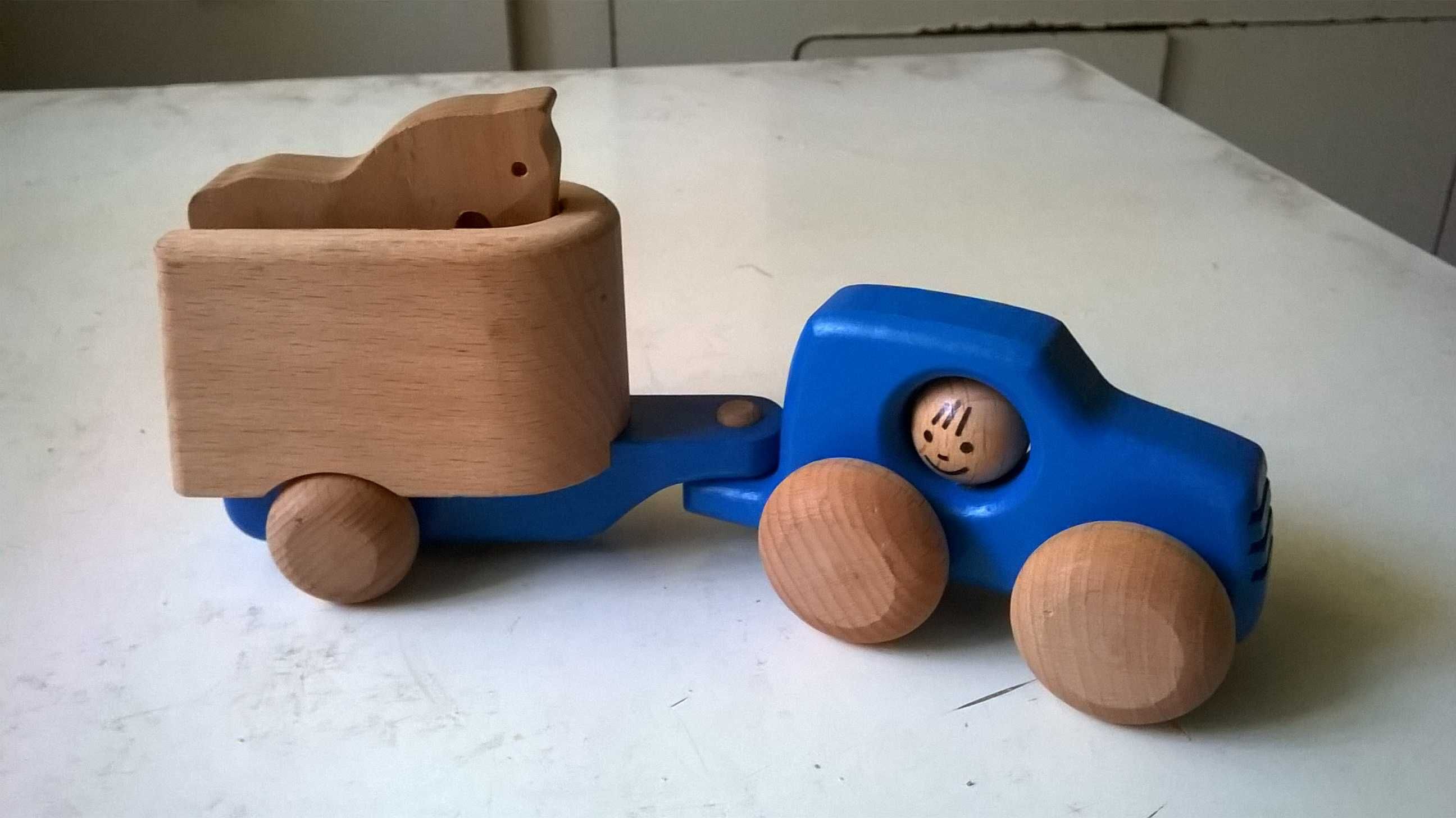 auto osobowe z przyczepą do przewozu koni - zabawka drewniana eko