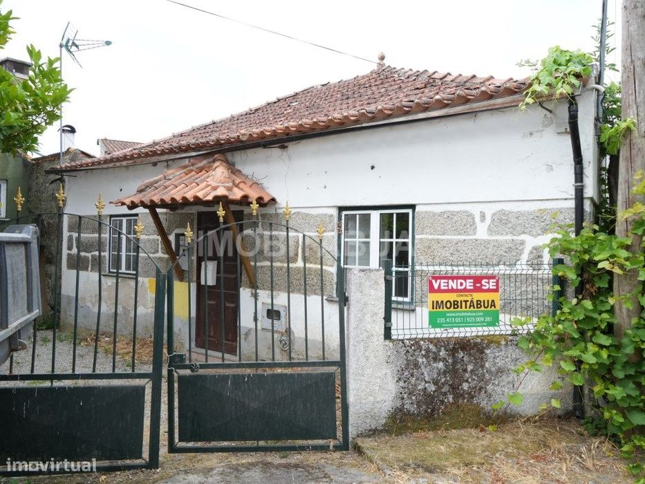 Charmosa Moradia de Aldeia com Potencial - Fundo de Vila, Tábua