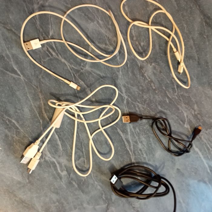 Прадам різні шнуриі зарядки,ціна за всі разом