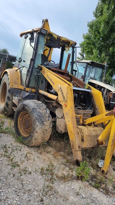 Retro Fermec 860 com lança extensivel e Komatsu WB97R para peças