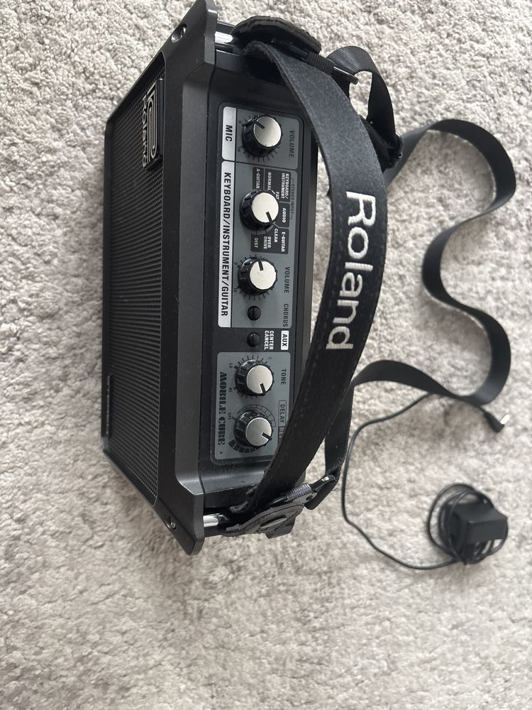 Roland Mobile Cube Mini wzmacniacz klawiszy, gitary i wokalu.