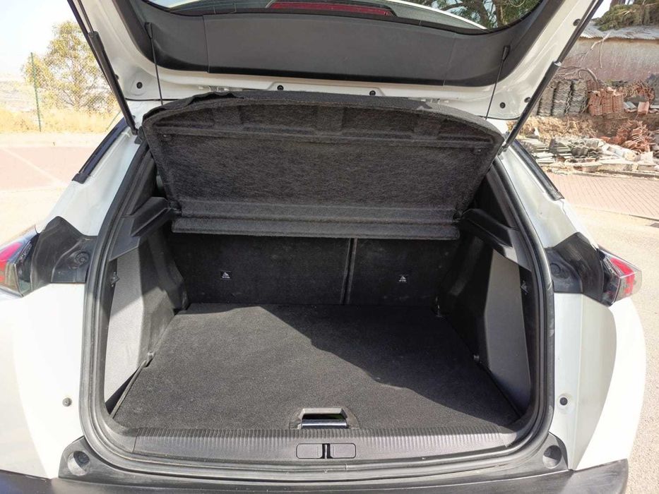 Peugeot E-2008 Allure