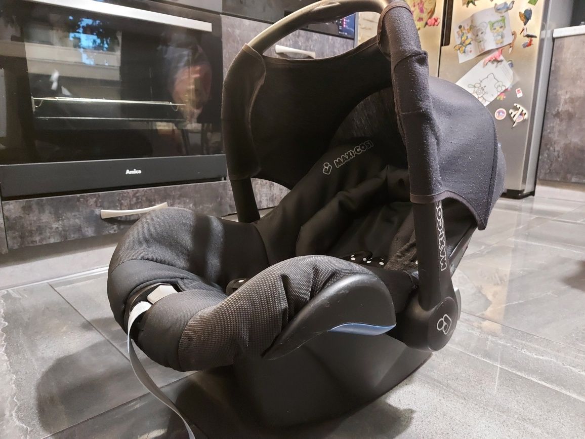 Fotelik samochodowy Maxi-cosi 0-13 z wkładką dla niemowlaka