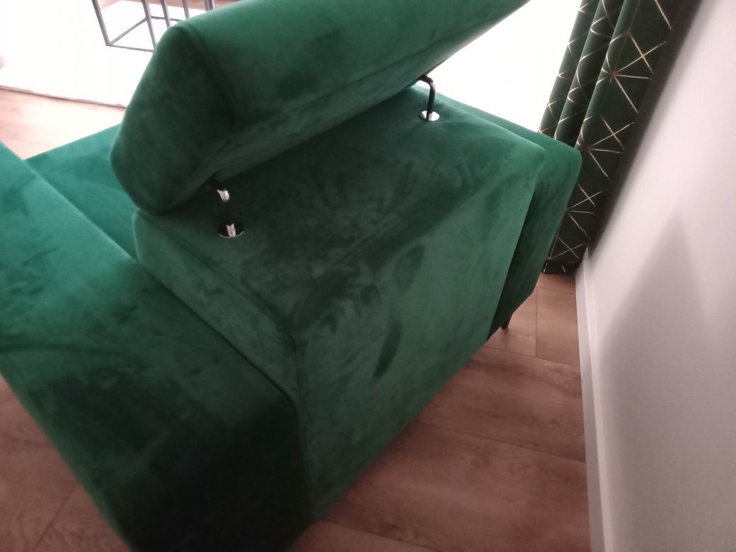 Solidne fotele i sofa.