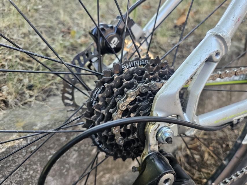 GT на RockShox та дисковой гидравліці велосипед