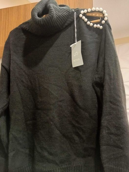 Golf czarny z perełkami