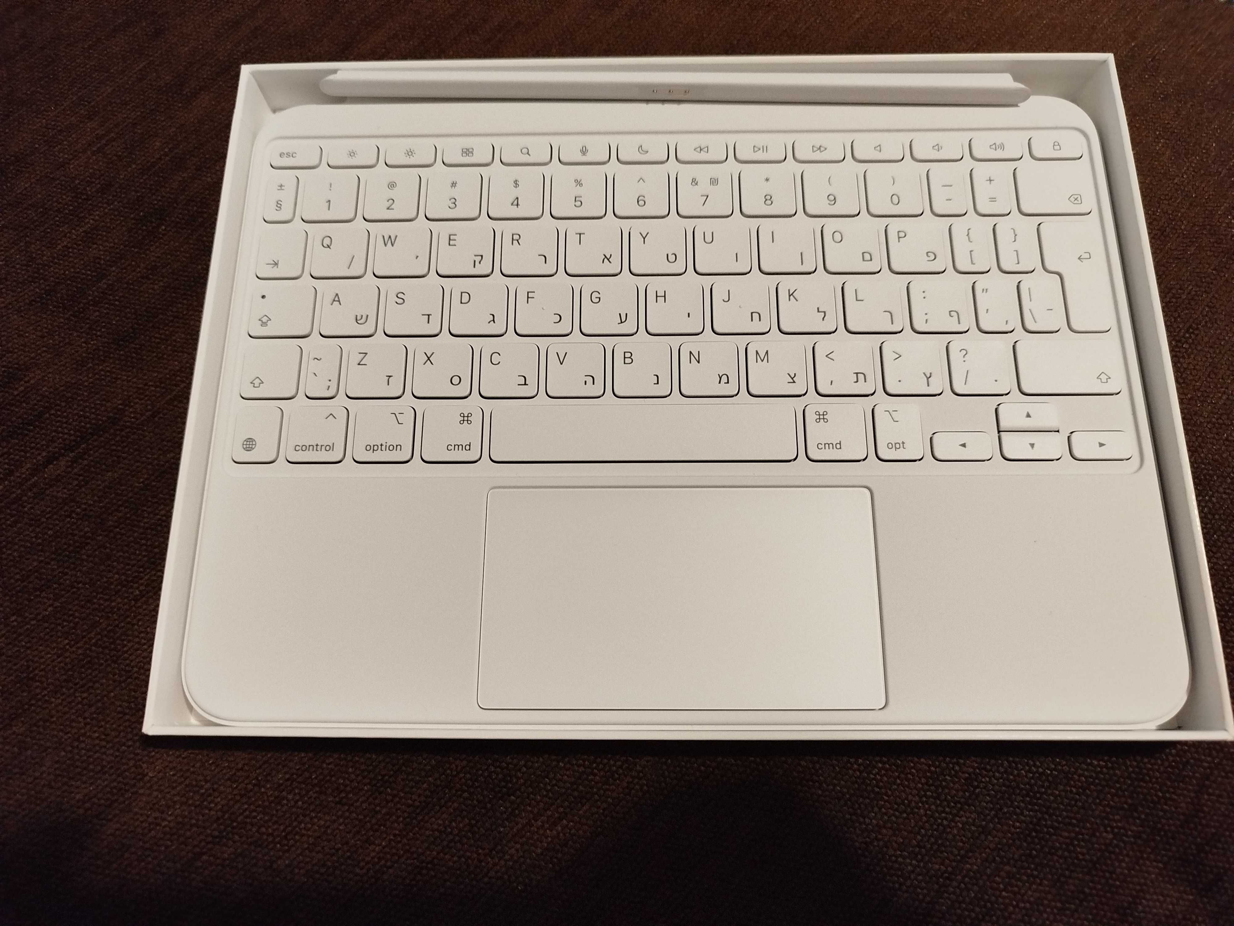 Apple Magic Keyboard A2695 – etui z klawiaturą do iPada