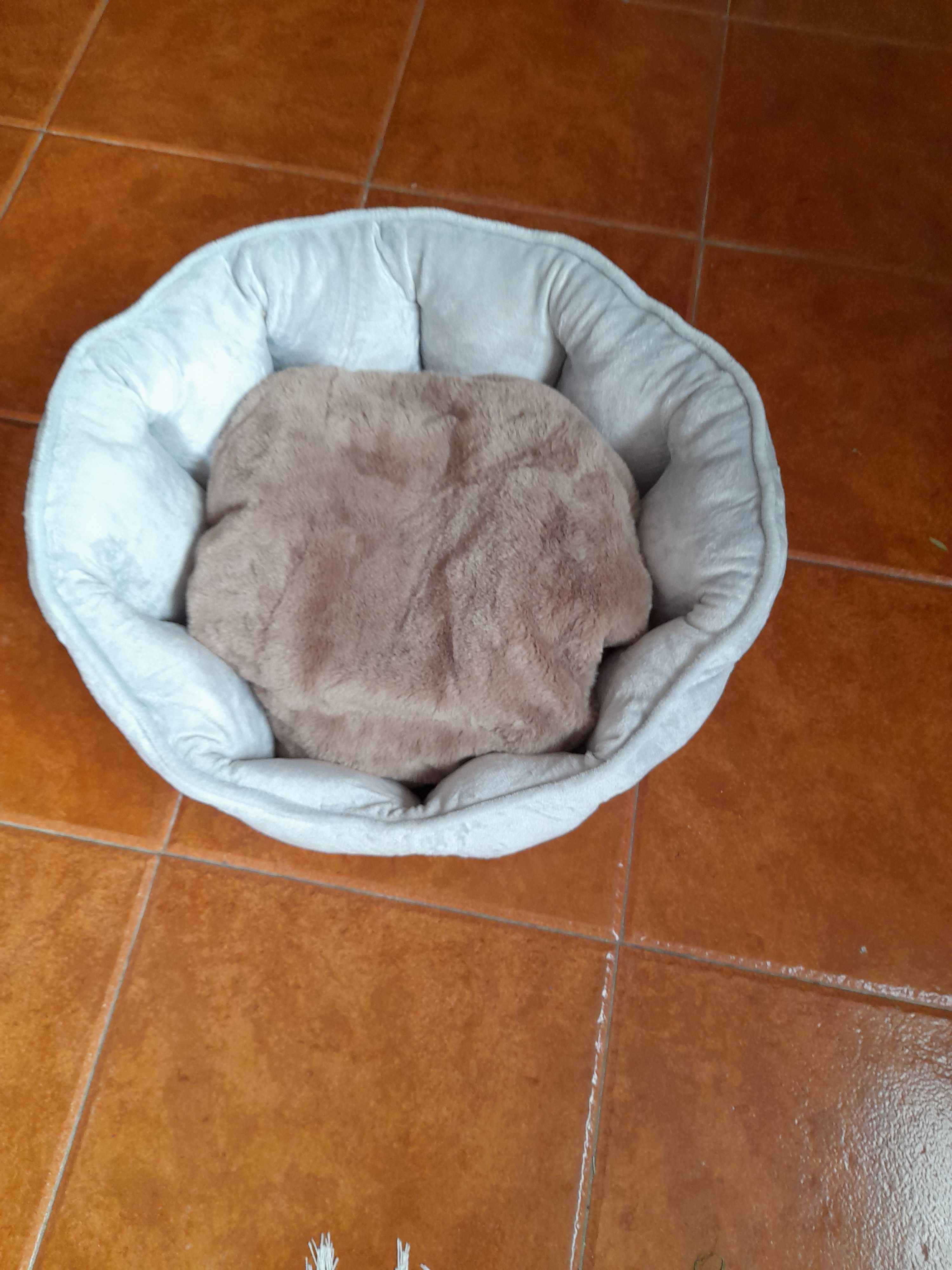 Cama para gato cinza e camel, nunca usada