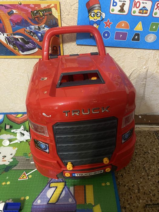 Автомеханік / машина автомеханік з болтами / машинка