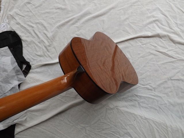 Guitarra clássica madeira maciça nova