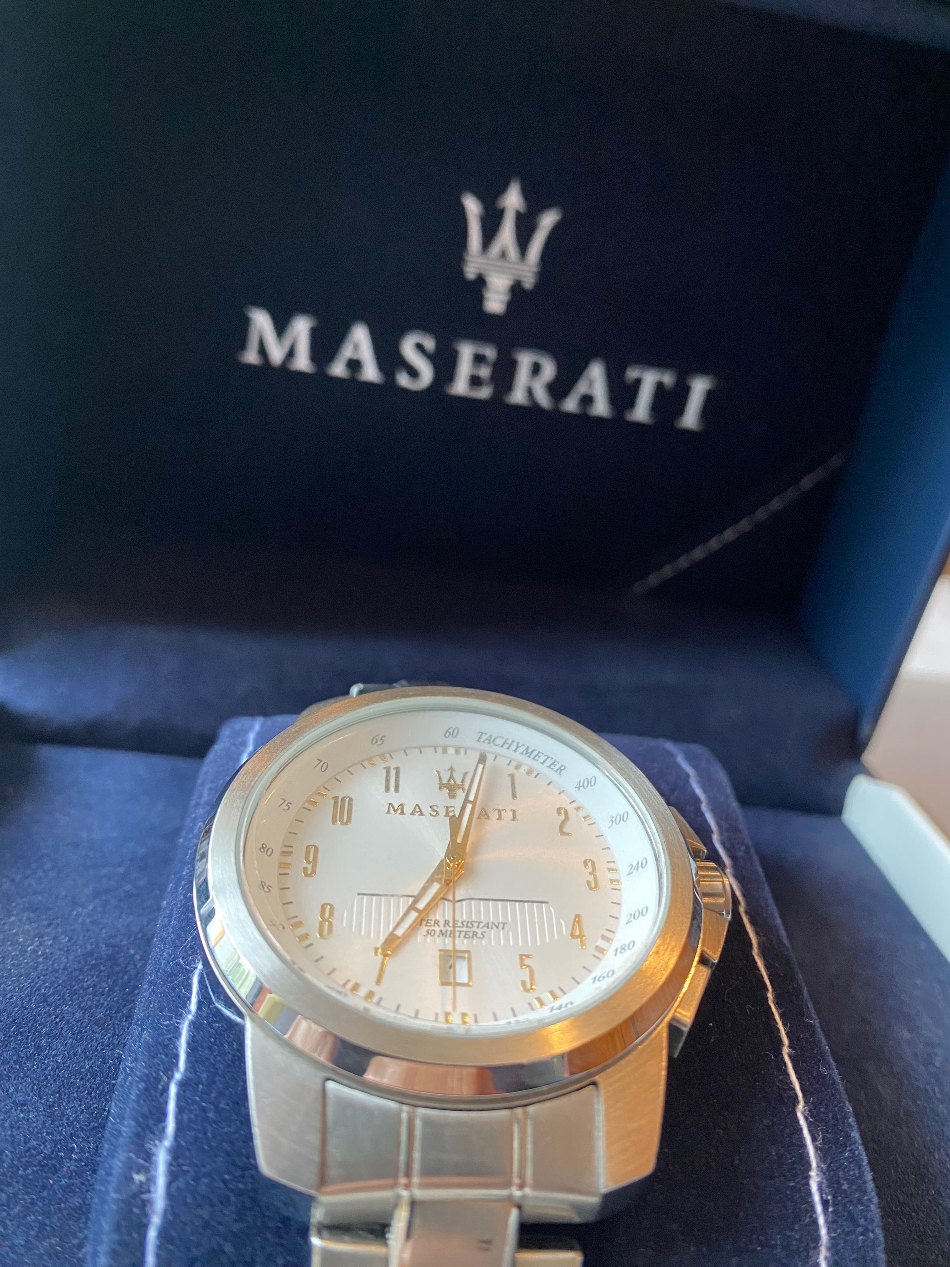 Relógio Prateado marca Maserati