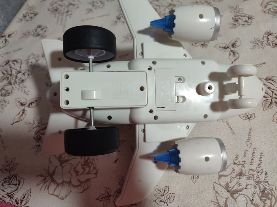 Продам самолёт детский