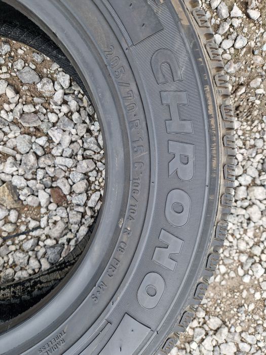 Opony zimowe Pirelli Winter Chrono 205/70r15C z kolcami