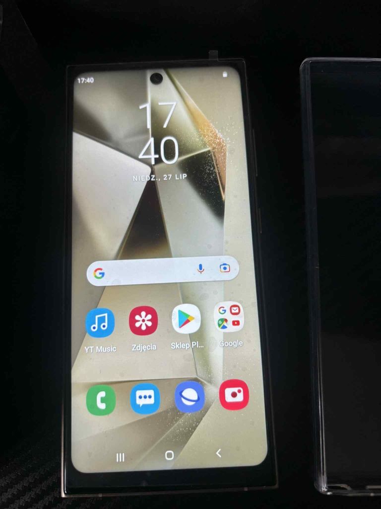 Smartfon C37 ultra złoty
