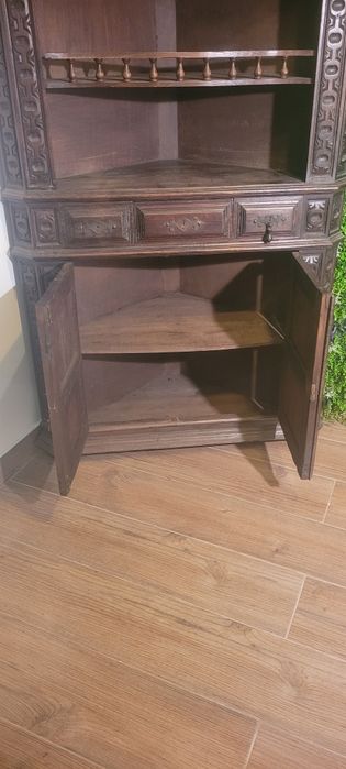 Móvel de madeira de esquina