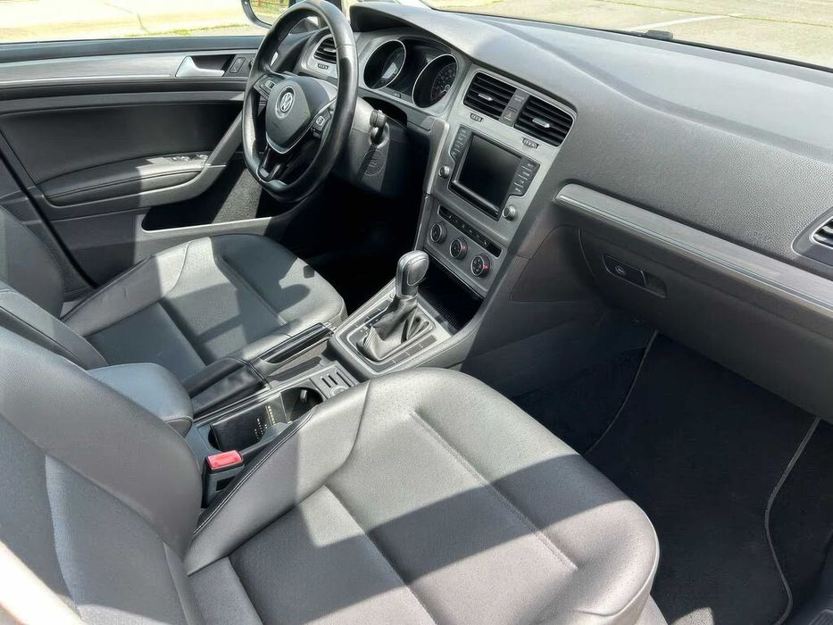 Volkswagen Golf SE 4-Door      2016