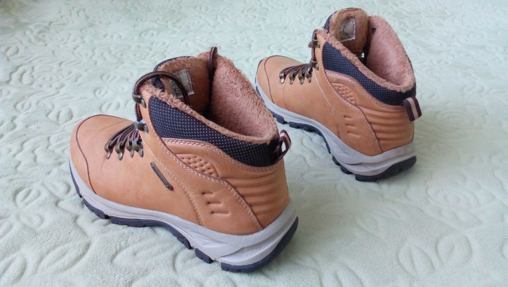 Трекинговые ботинки р39.