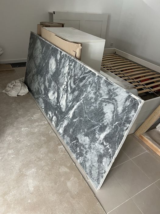 Pedra de mármore preto.