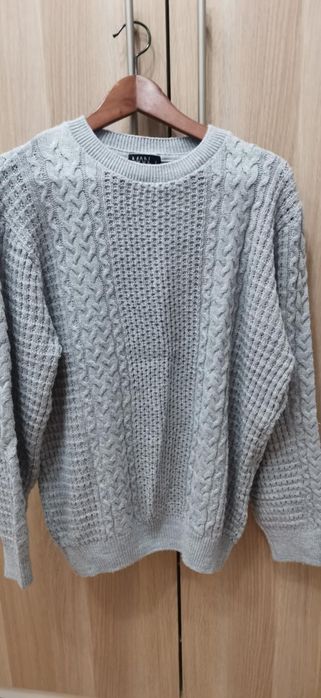 Sprzedam szary swetr