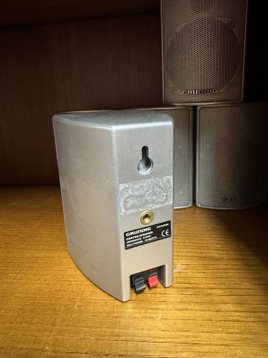 Colunas pequenas Grundig