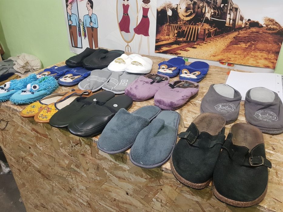 Тапочки, сланці, домашнє взуття оптом на базі секонд-хенду #ЕкстраСток