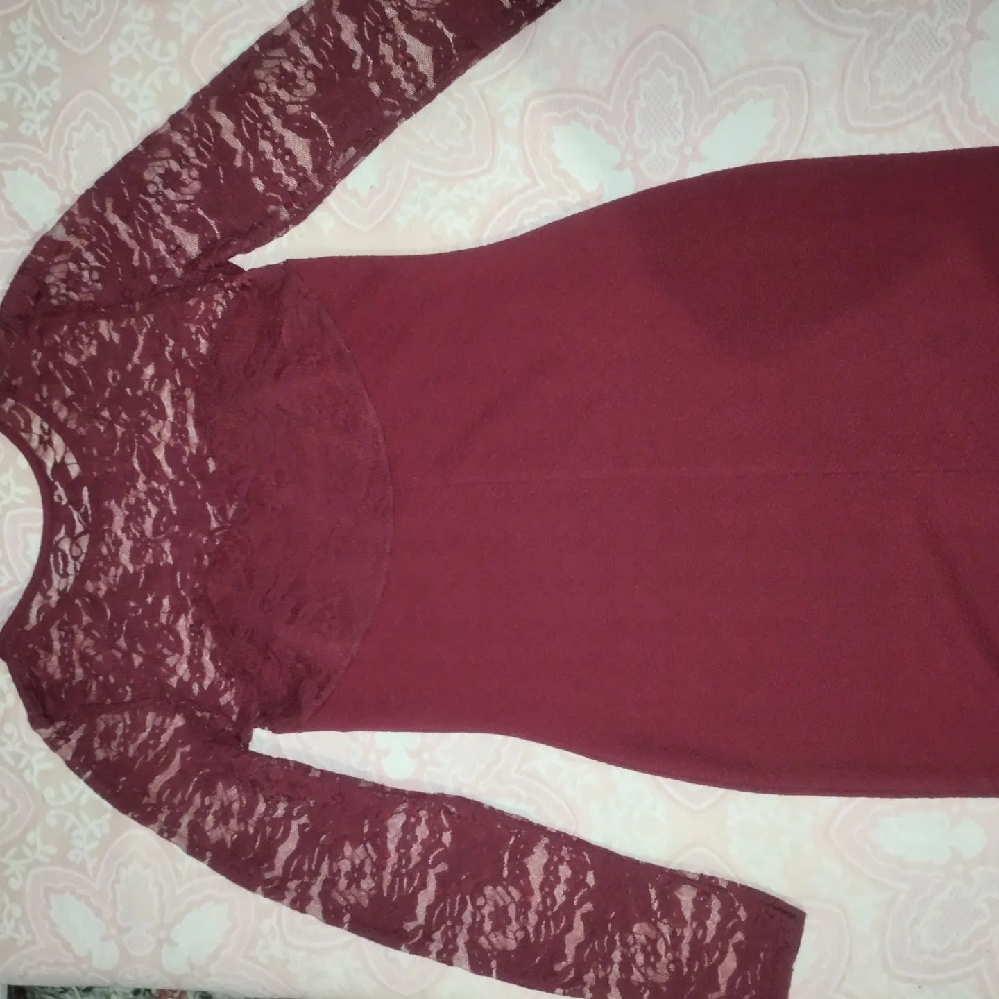 Vestido bordo rendado