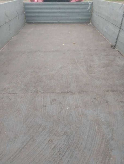 Przyczepa przerobiona z rozrzutnika