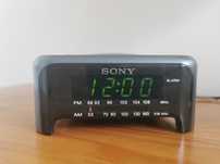 Relógio despertador com rádio sony