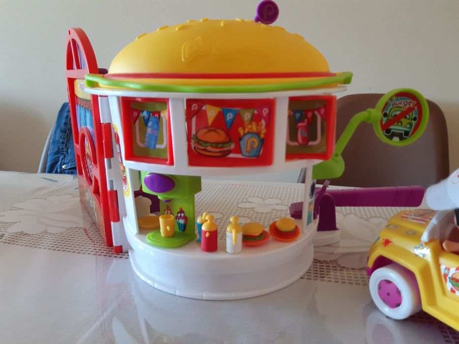 Hamburgueria Pinypon com carro