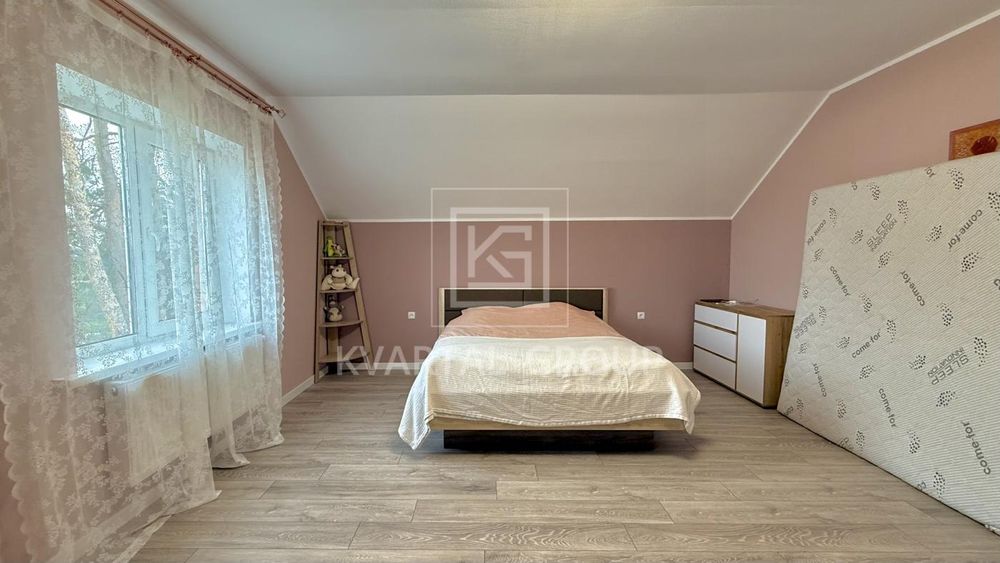 Будинок з новим ремонтом у центрі Гостомеля — укомплектований