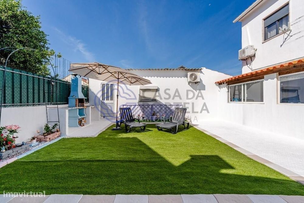 T2 com bastante espaço exterior + T0 independente e estacionamento