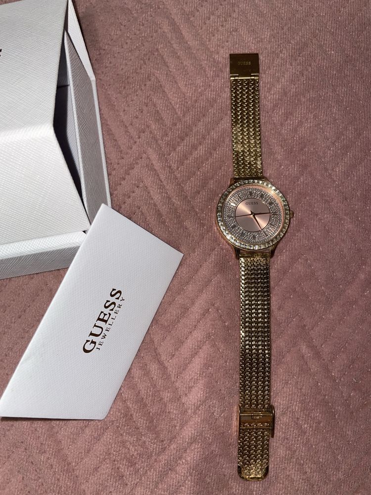 Relogio GUESS dourado
