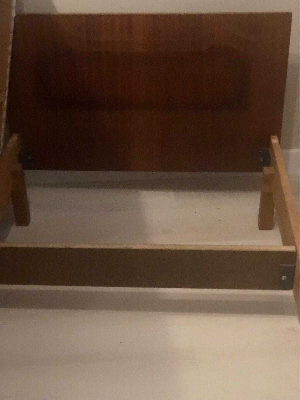 Ліжко дерев'яне з матрацом (у наявності 2 однакових ліжка)