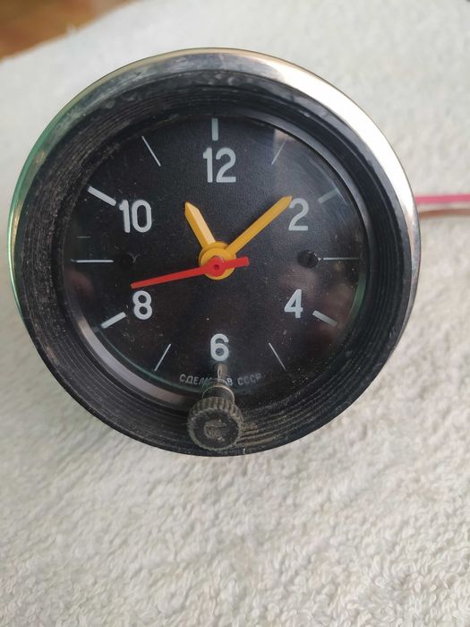Zegar zasilany napięciem stałym U = 12V