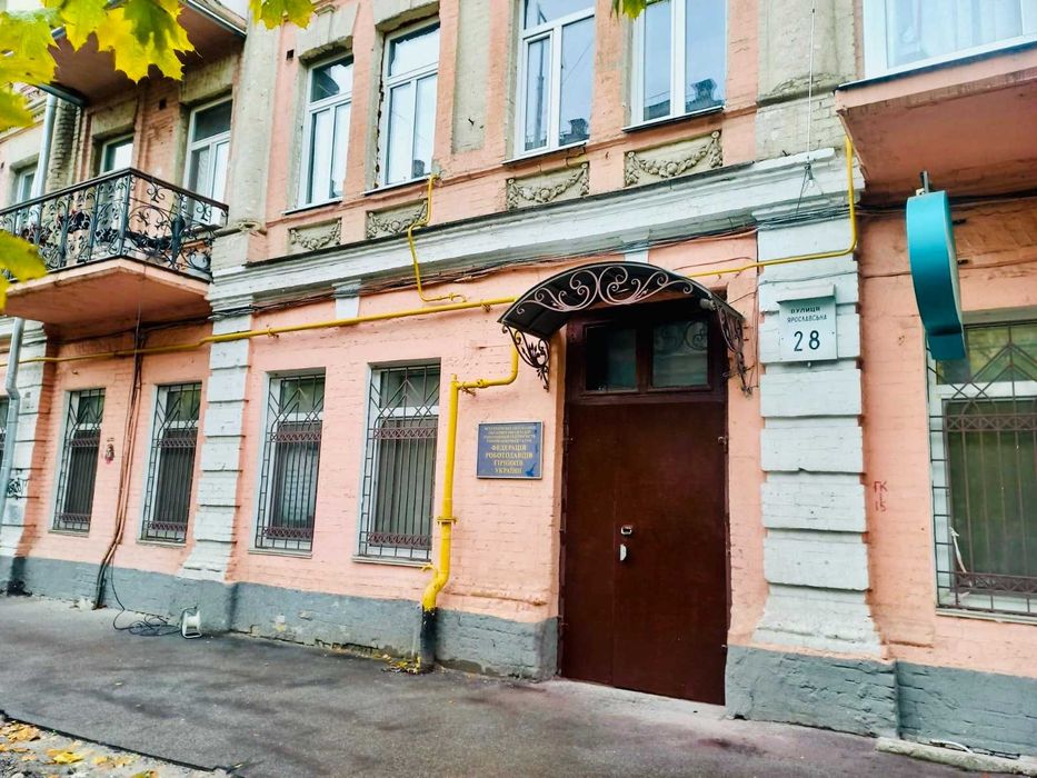 Ярославська, історичний центр, Поділ 2-к. квартира. Оренда