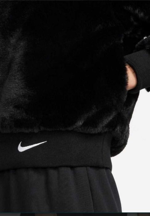 Куртка жiноча мехова чорна -  NIKE SPORTWEAR